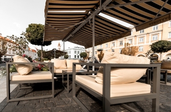 WHO HIT JOHN baras, Vilnius